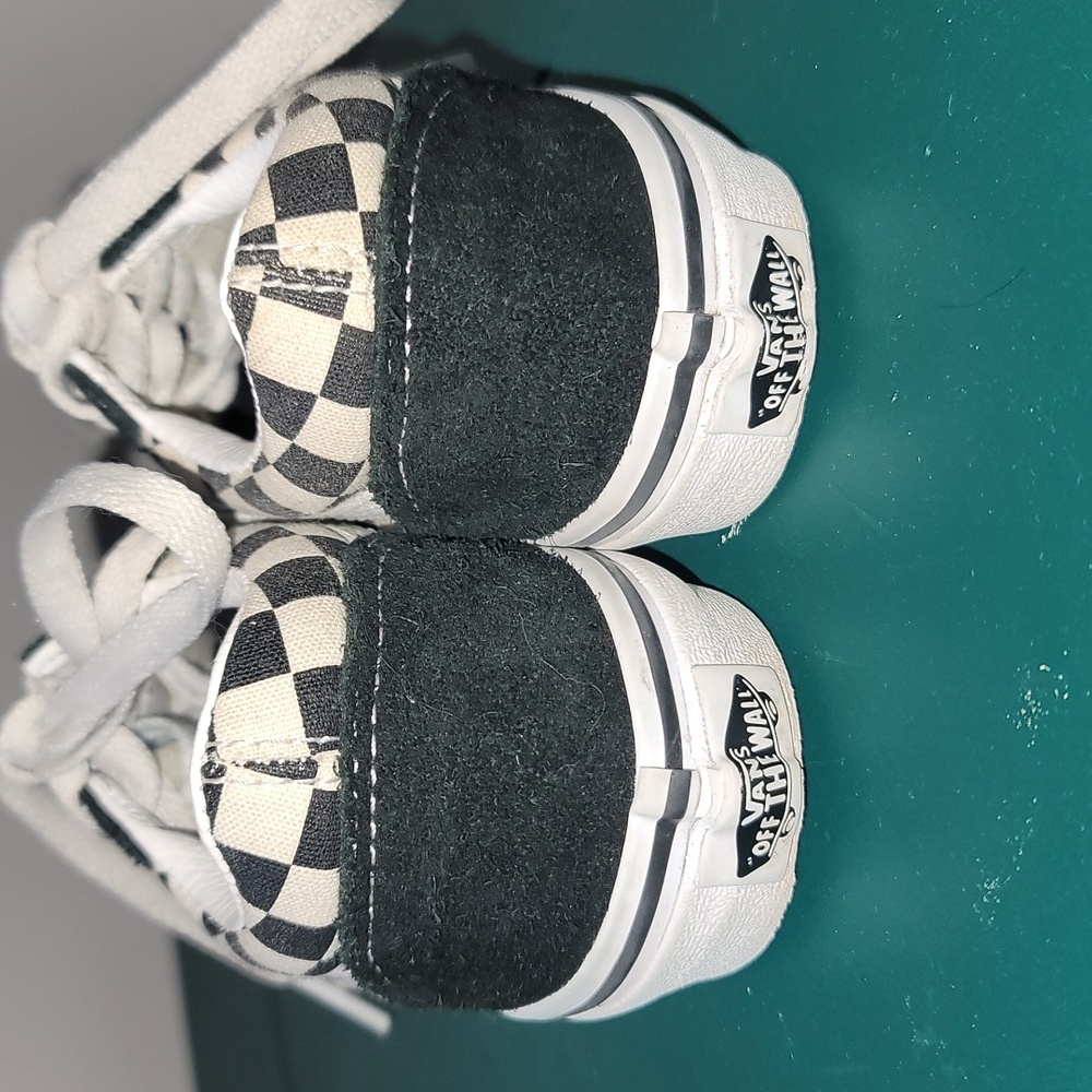 VANS - Picture 2 of 4